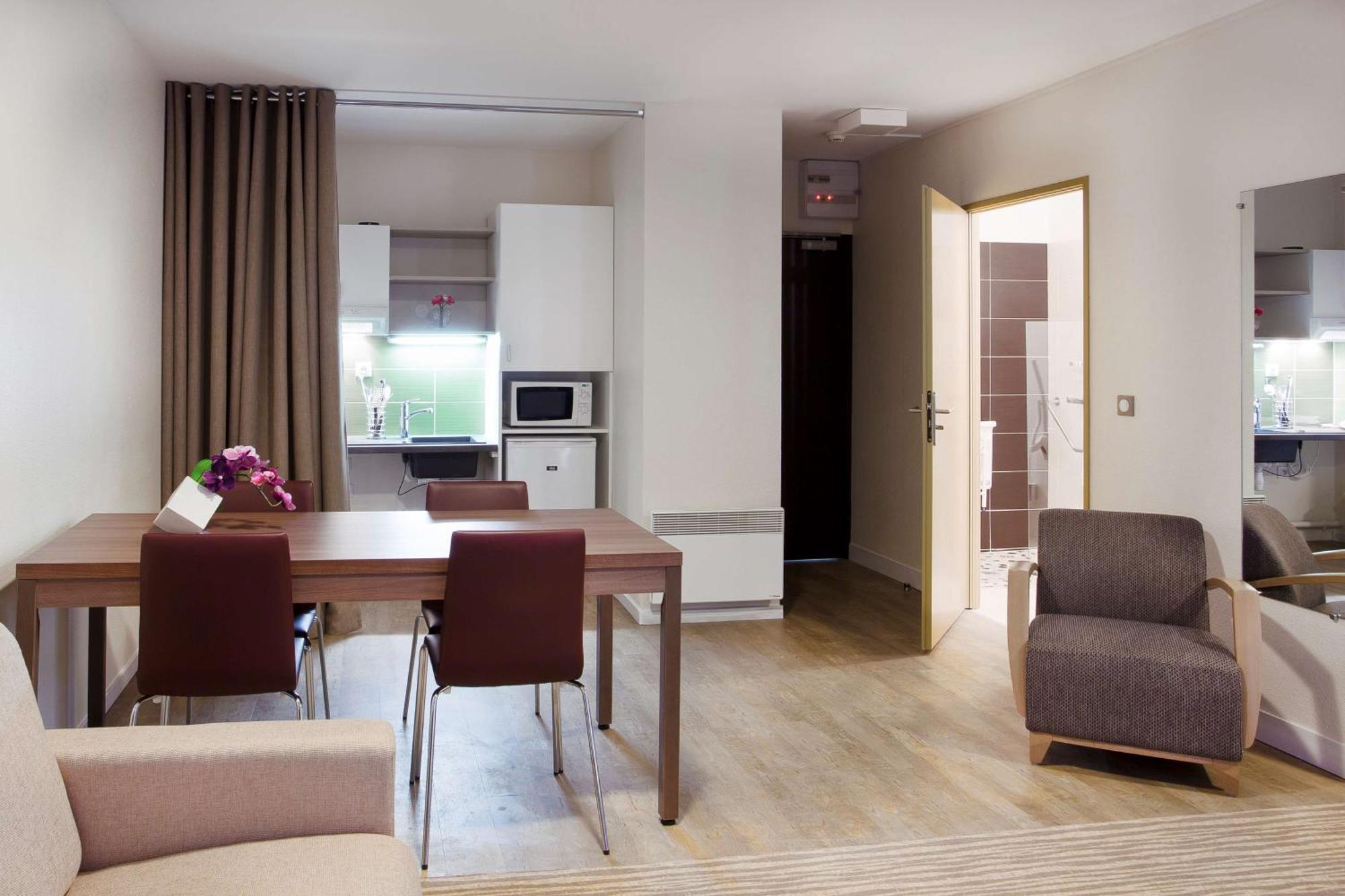 Kyriad Chambery Centre - Hotel Et Residence Eksteriør billede